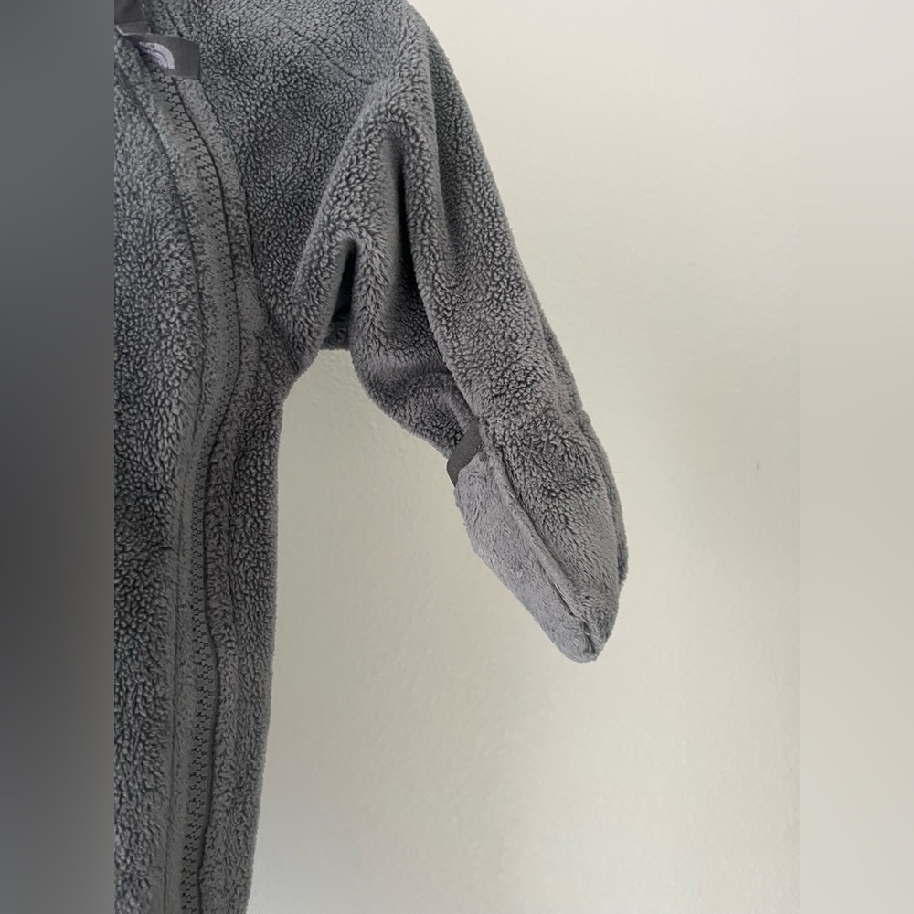 The North Face gray babies fleece. - Picture 4 of 6